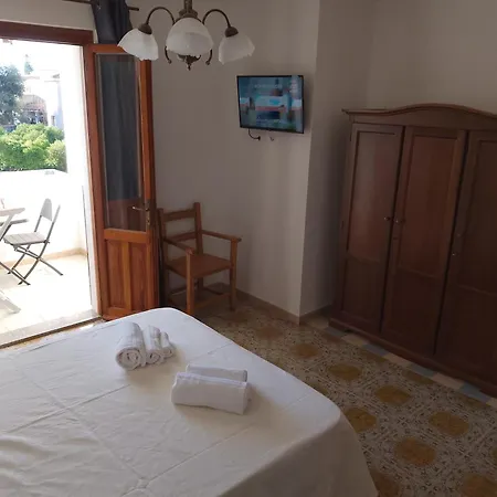 S' Agrustu Πανσιόν 3*